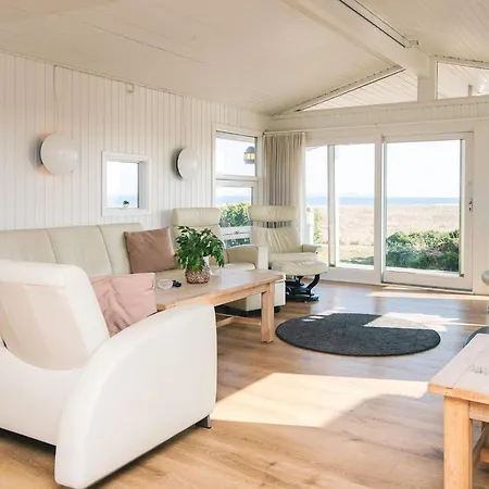 Luxury Seaside Retreat - By Traum Дом отдыха *