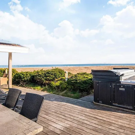 Luxury Seaside Retreat - By Traum Дом отдыха *